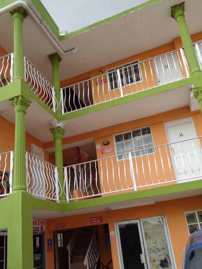 Tropical Manor Inn Half-Way-Tree Kingston Exterior foto